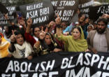 Image of Asia Bibi with her husband and daughters before wrongful arrest