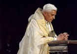 Image of Pope Benedict XVI speaks to the faithful