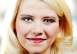 Image of Elizabeth Smart survived after being held captive by a criminal.