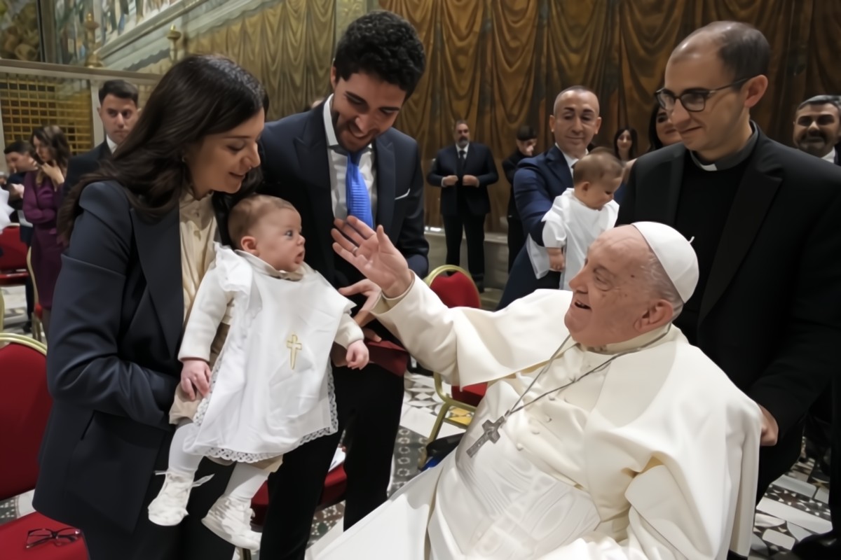 Image of Pope Francis celebrates the Feast of the Baptism of the Lord, emphasizing the gift of faith and the importance of remembering one's baptismal date while offering prayers for peace and those affected by disaster. (Vatican Media)